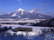 磐梯山と冬景色