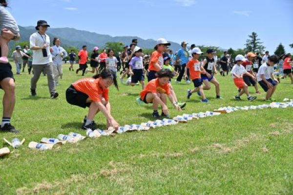７０周年記念特別種目～７０を拾え！～の様子
