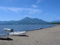 夏の猪苗代湖（天神浜）